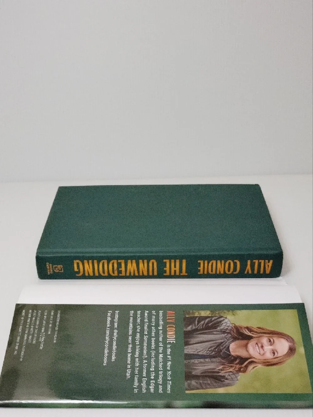 The Unwedding by Ally Condie - Teal & Green Hardcover Novel